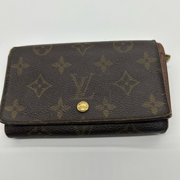 Louis Vuitton wallet with zipper and snap - Picture 1 of 10